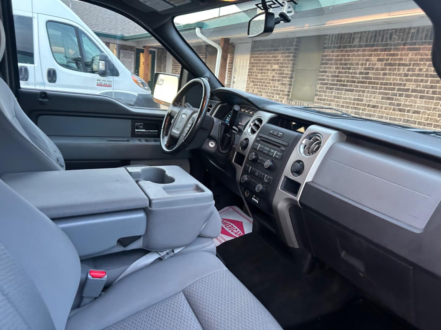 2012 Black Ford F-150 XL SuperCrew 5.5-ft. Bed 4WD (1FTFW1EF1CK) with an 5.0L V8 engine, 6-Speed Automatic transmission, located at 1687 Business 35 S, New Braunfels, TX, 78130, (830) 625-7159, 29.655487, -98.051491 - Photo#4